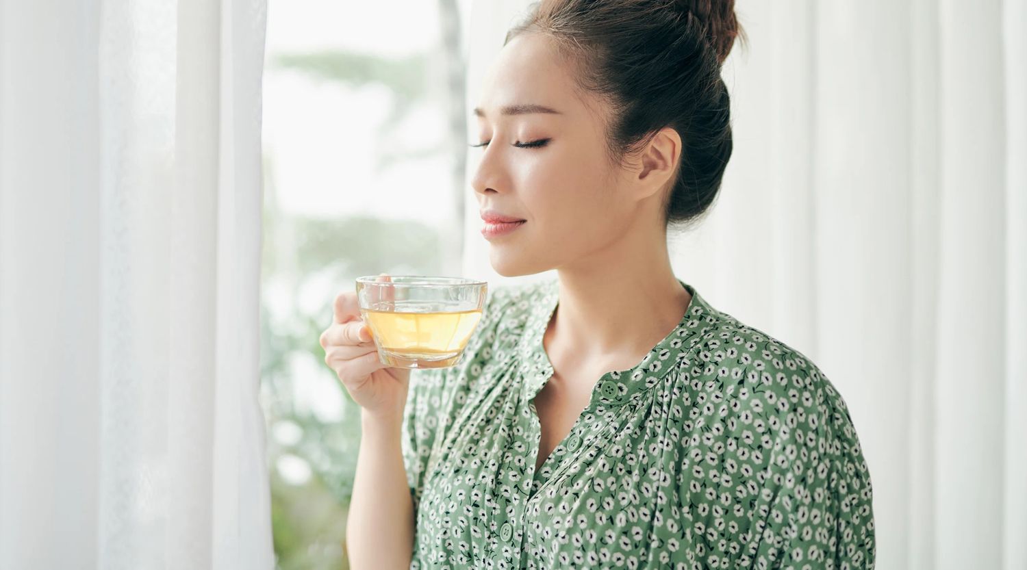 Trà atiso chứa mạng lưới hoạt chất sinh học dồi dào mang lại nhiều lợi ích cho sức khỏe 