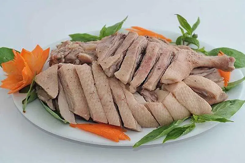 Người bệnh gút có thể ăn thịt vịt ở mức độ vừa phải nhờ hàm lượng dinh dưỡng cao nhưng cần kiểm soát lượng purin 