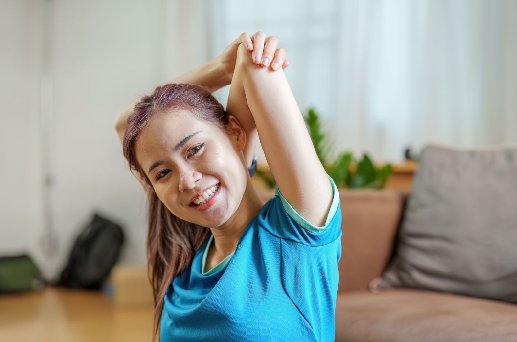 Tư thế rắn hổ mang giúp kéo giãn nhẹ nhàng vùng bụng và lưng dưới