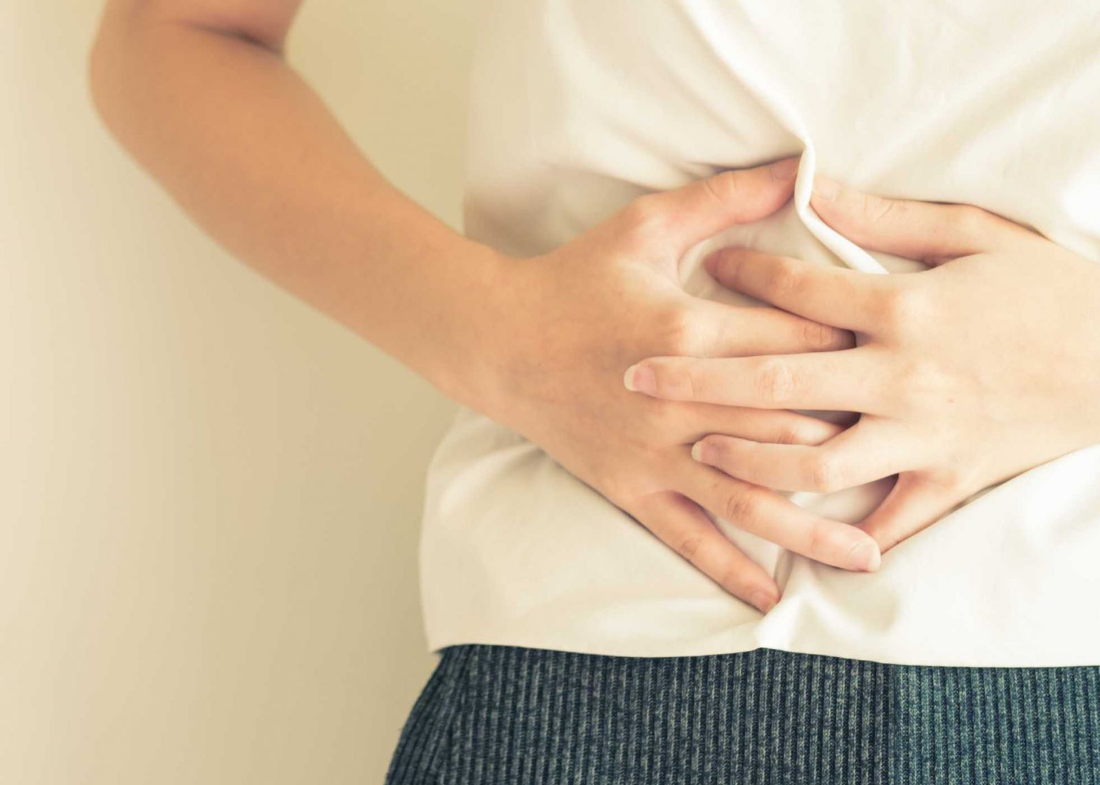 Trào ngược dạ dày xảy ra khi dịch vị trong dạ dày trào ngược lên thực quản