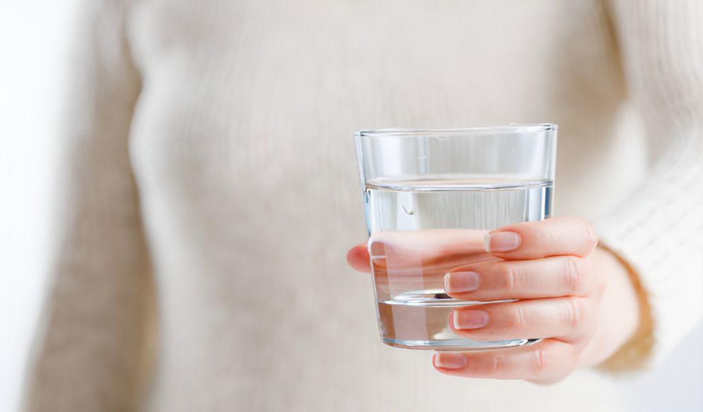 Tránh chà xát mạnh vào vị trí tiêm khi tắm để phòng ngừa nhiễm trùng và sưng tấy