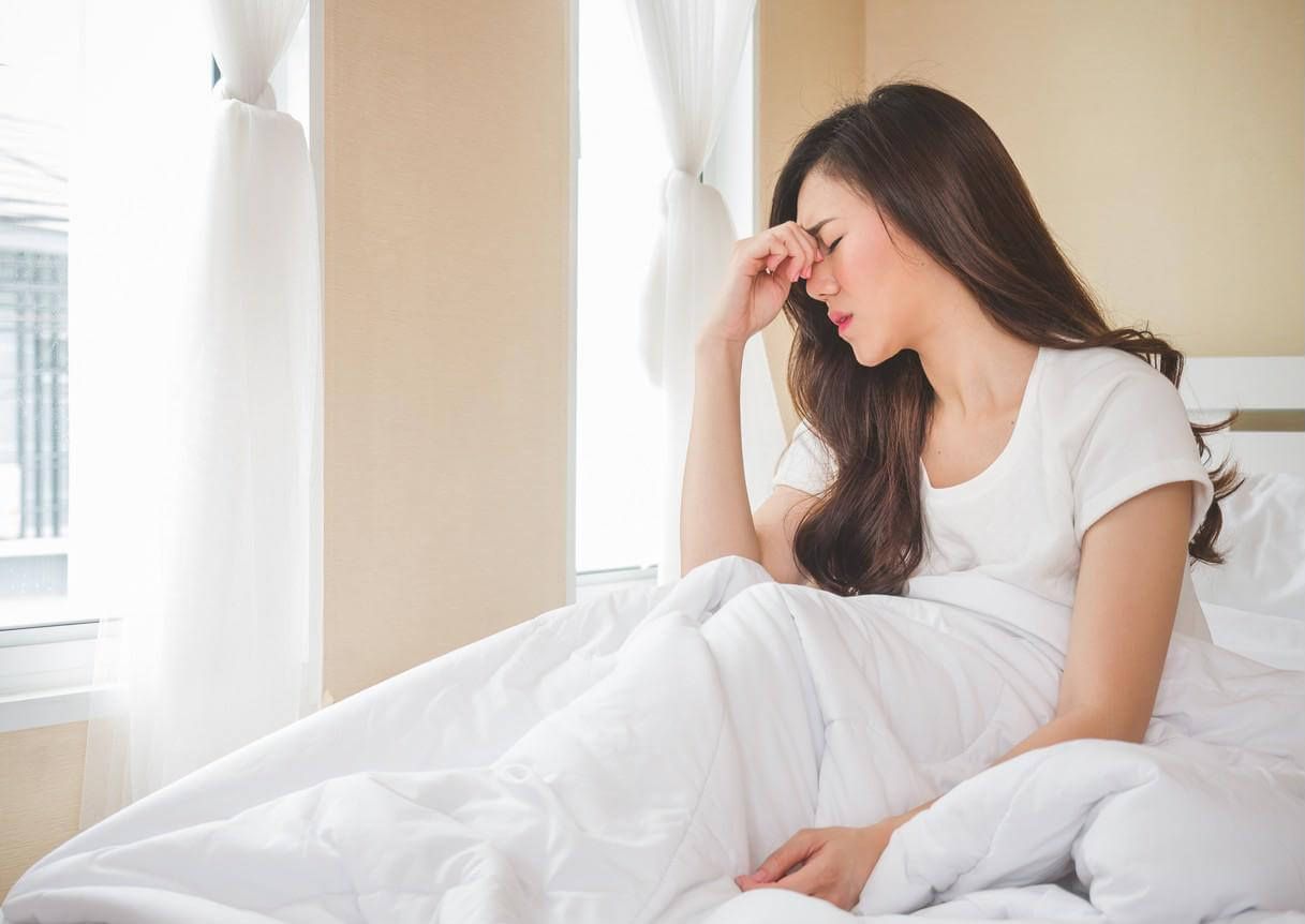Khi có dấu hiệu mắt mờ đột ngột kèm đau đầu, cần lập tức đi khám để tránh biến chứng vĩnh viễn