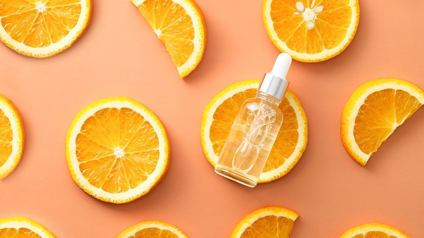 Vitamin C serum là bước quan trọng giúp bảo vệ và làm sáng da hiệu quả
