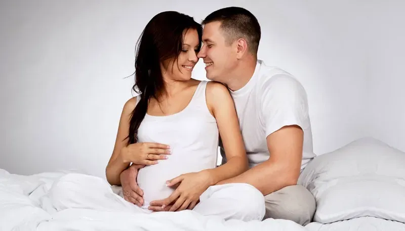 Minh hoạ về que thử thai hai vạch có thể kết quả cao là mang thai