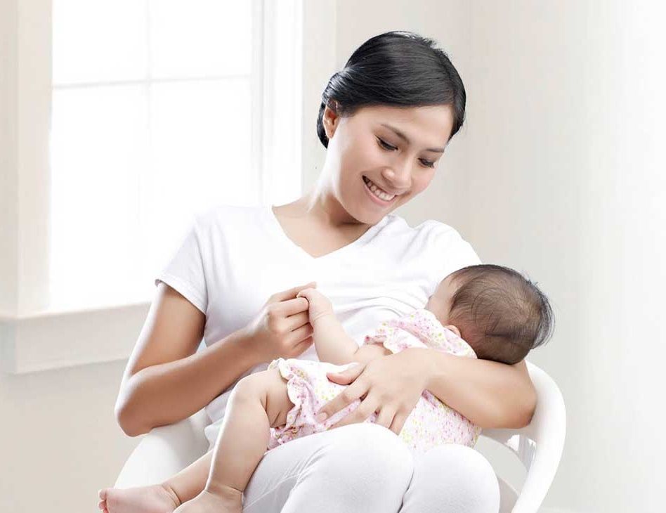 Mẹ hoàn toàn có thể yên tâm nuôi con bằng sữa mẹ khi kinh nguyệt quay trở lại 