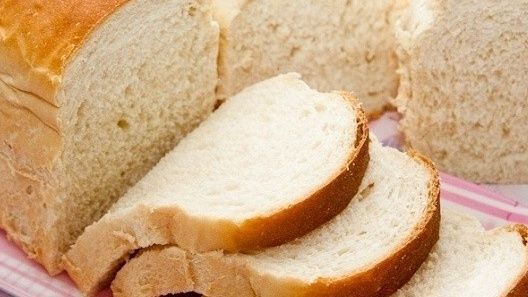 Các loại bánh mì đa dạng, từ bánh mì nguyên cám đến bánh mì trắng, phân tích để biết ăn bánh mì có giảm cân không