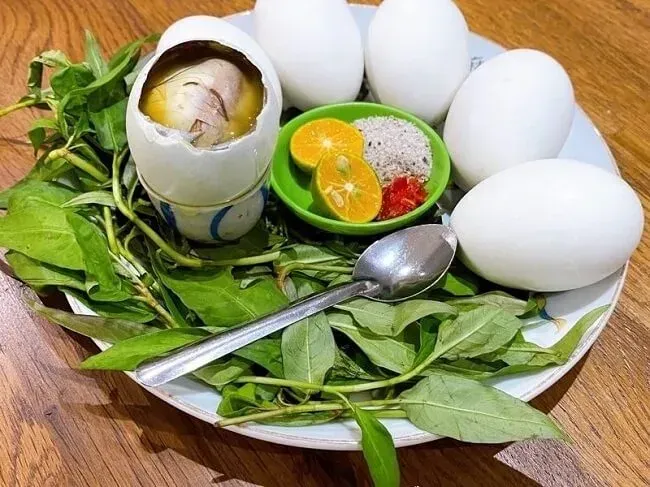 Người bệnh cần tham khảo ý kiến chuyên gia khi ăn hột vịt lộn