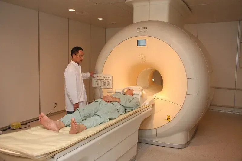 Thực hiện một số xét nghiệm chuyên sâu để kiểm tra thần kinh não bộ