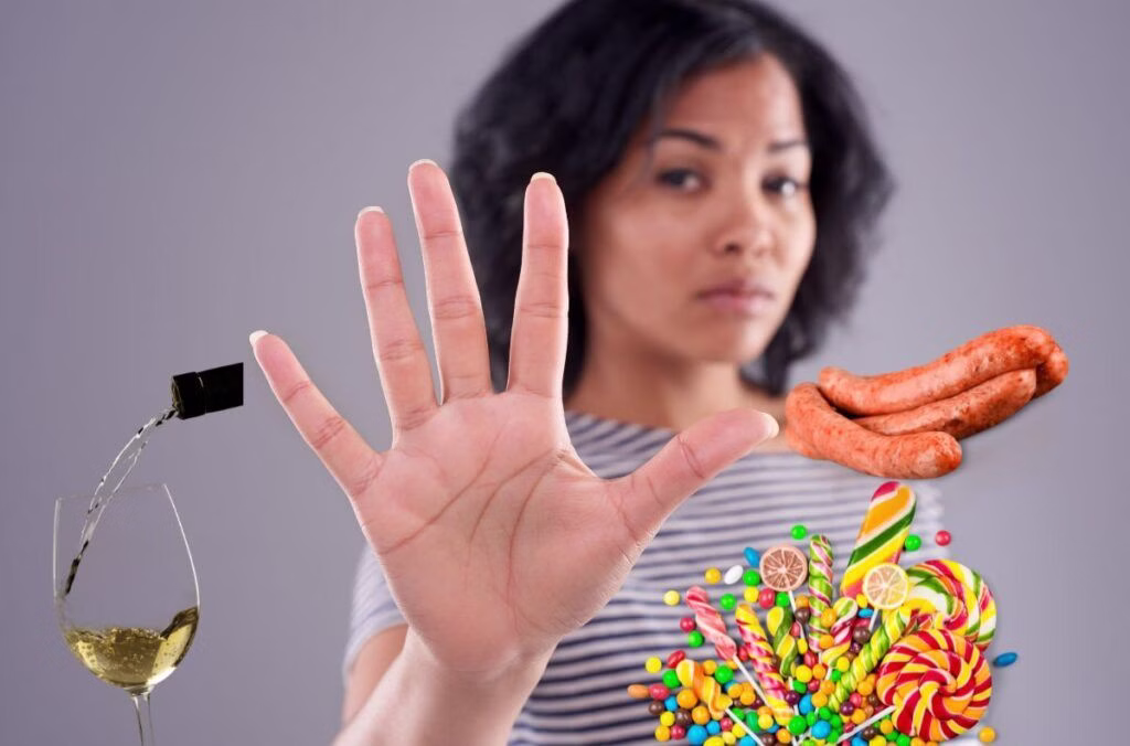 Thức ăn không tốt cho xương: Top 10 thực phẩm cần tránh để phòng loãng xương