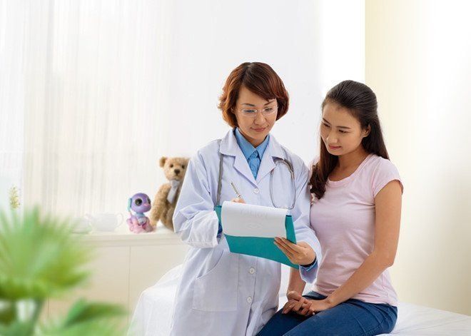 Cảm giác đầy hơi kéo dài là một trong những dấu hiệu cảnh báo sớm 