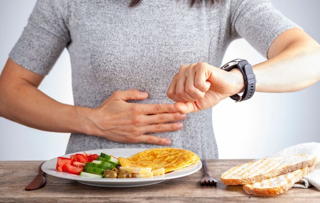 Tuân thủ việc nhịn ăn và hạn chế đạm trước khi xét nghiệm giúp kết quả không bị sai lệch 