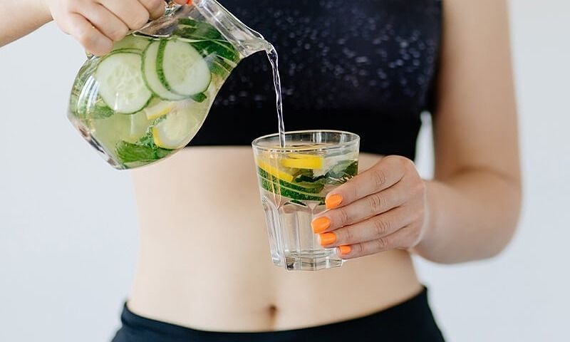 CÁCH NẤU NƯỚC VỎ BƯỞI SẢ GỪNG GIÚP TAN MỠ BỤNG HIỆU QUẢ TẠI NHÀ