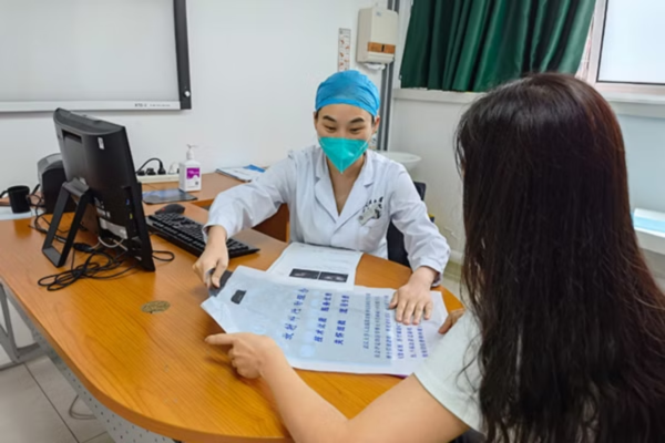 Người bệnh cần tuân thủ đúng lịch hẹn tiêm thuốc để bảo vệ mật độ xương ổn định 