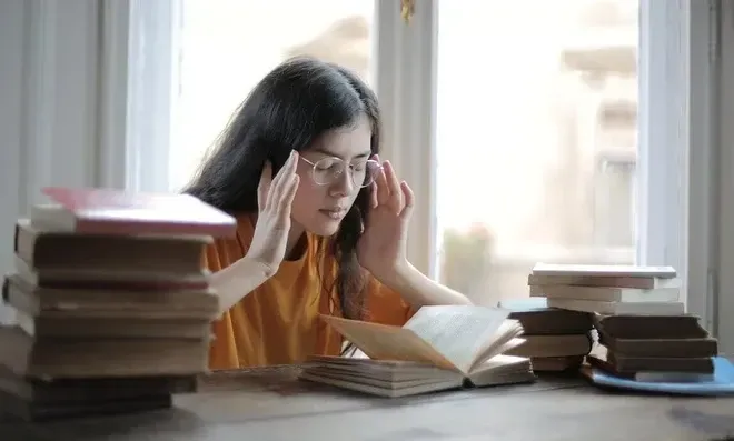 Stress kéo dài là nguyên nhân thầm lặng khiến kinh nguyệt rối loạn 