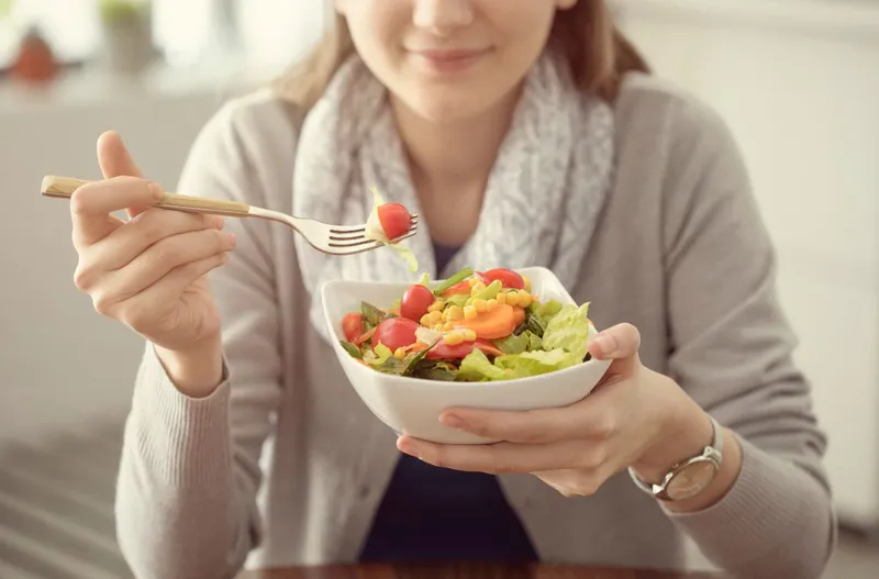 Duy trì tinh thần lạc quan và ăn uống nhẹ giúp gan phục hồi rạng rỡ và bền bỉ 