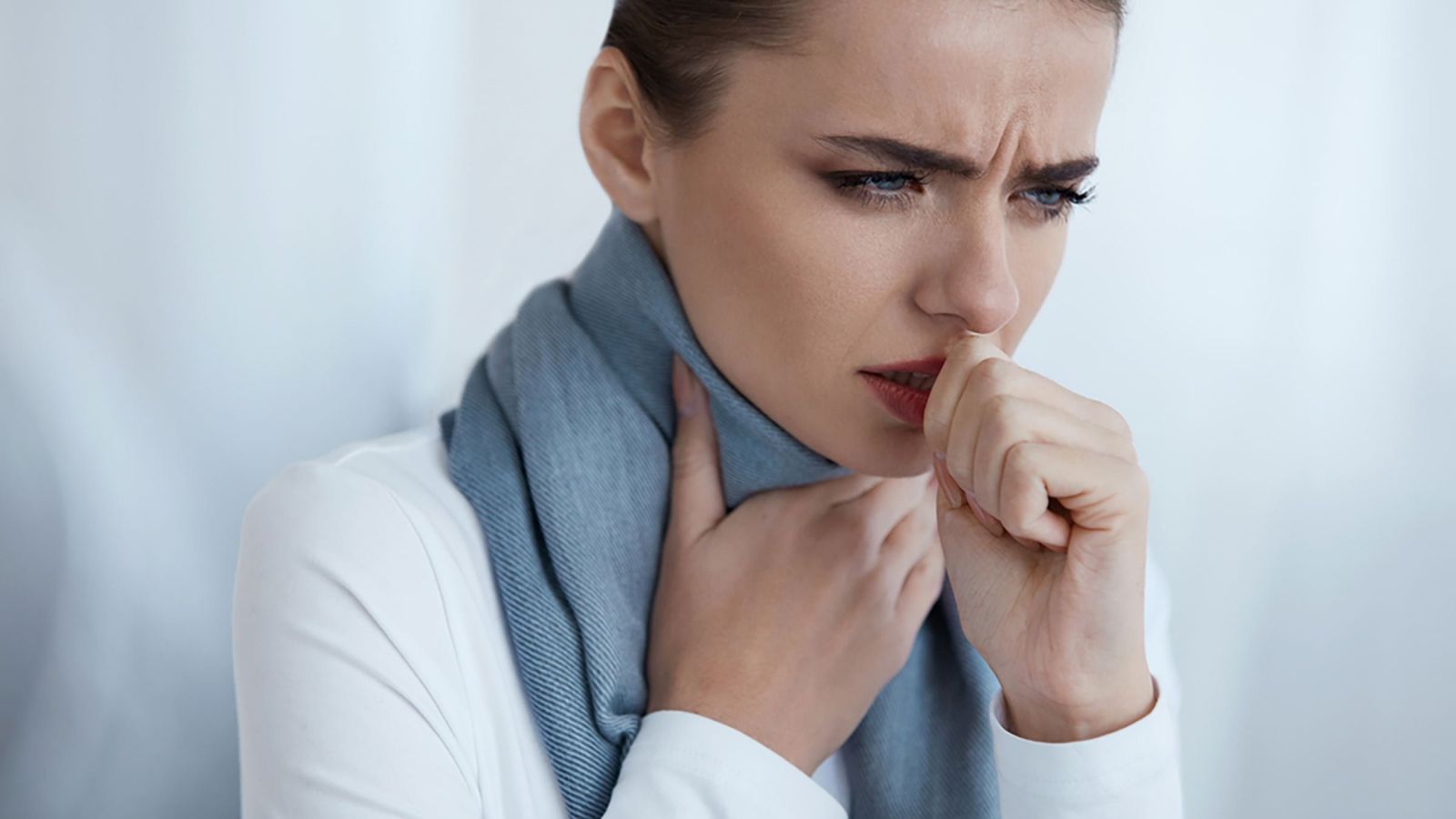 Ho kéo dài dai dẳng và sụt cân không rõ nguyên nhân là các biểu hiện lâm sàng điển hình của u phổi ác tính