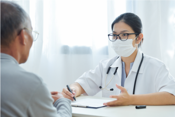 Luôn chủ động trao đổi với bác sĩ về tình trạng cơ thể khi dùng thuốc