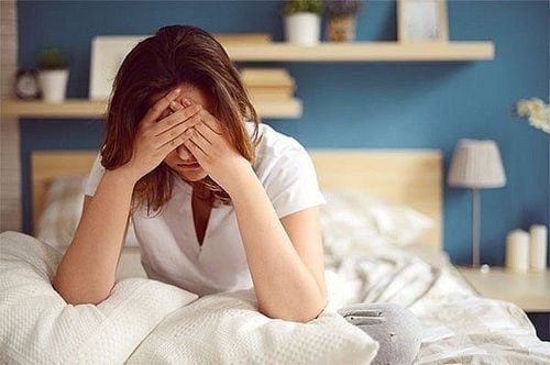 Đau đầu dữ dội kèm theo buồn nôn vào ban đêm phản ánh tình trạng áp lực nội sọ tăng cao