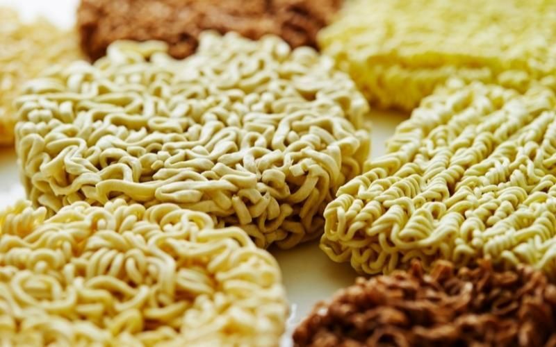 Lưu ý ăn mì tôm không quá 2 gói trong một bữa ăn để tránh tăng cân