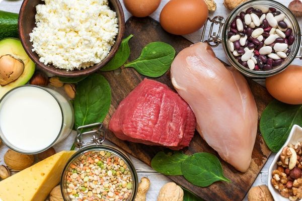 Chế độ ăn chia nhỏ, giàu đạm giúp bệnh nhân duy trì thể lực 