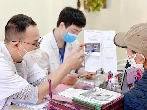 Việc tầm soát và thảo luận kỹ lưỡng với bác sĩ chuyên khoa giúp nâng cao hiệu quả kiểm soát bệnh lý tuyến tiền liệt ở nam giới. 