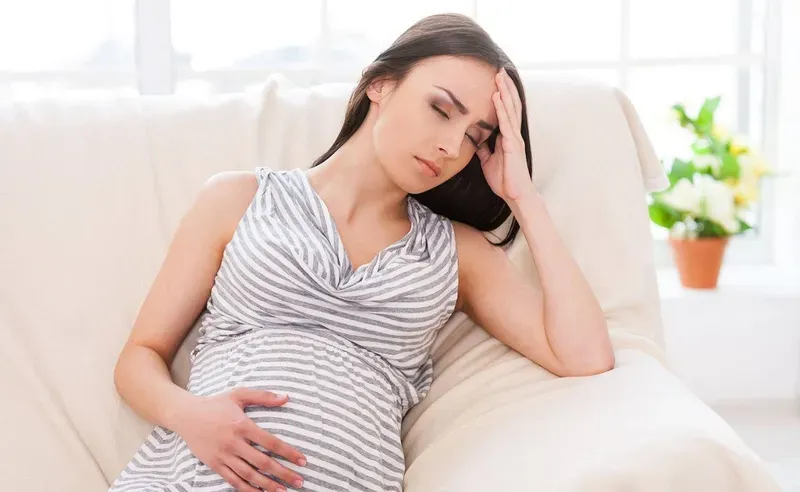 Mẹ bầu cần chú ý các dấu hiệu mệt mỏi và sưng phù bất thường 