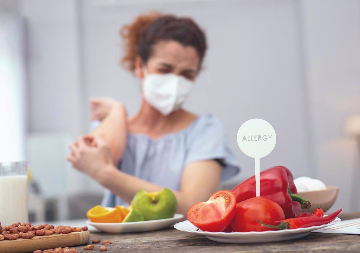 Theo dõi mức độ sưng môi giúp phát hiện sớm các dấu hiệu bất thường.